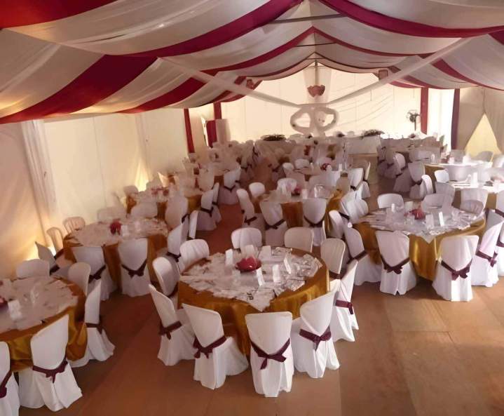 Location tables et chaises pour réception Aigaliers