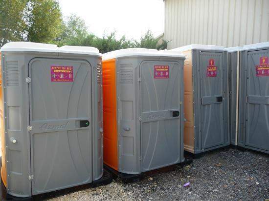 Toilettes mobiles pour événement extérieur Aigaliers