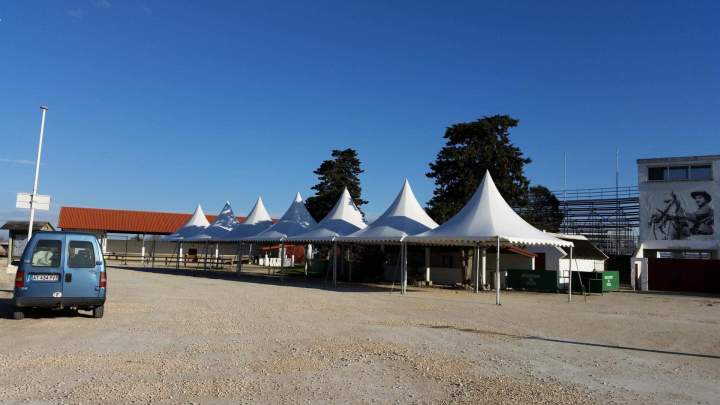 Location chapiteaux blancs Aigaliers