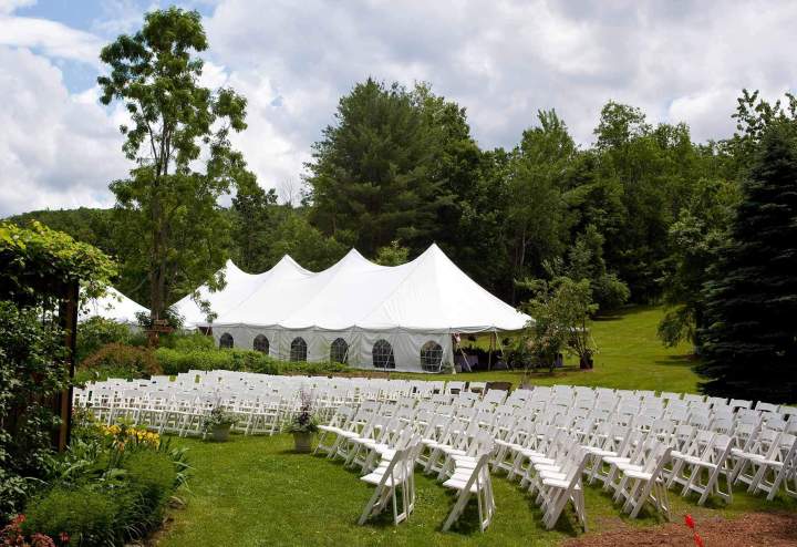Location grands chapiteaux et chaises Aigaliers
